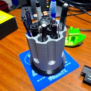 Revolver style pen holder